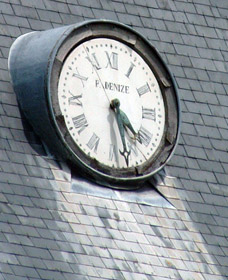 Cadran de l'horloge du château de Mauny