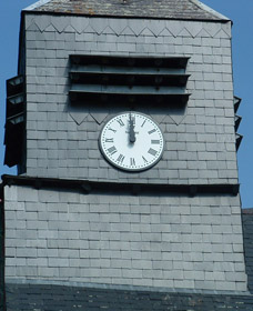 Façade de l'église de Colonfay