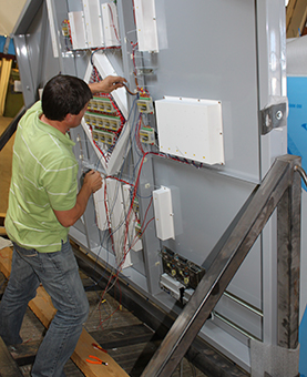 Installation des circuits électriques d'une horloge huchez