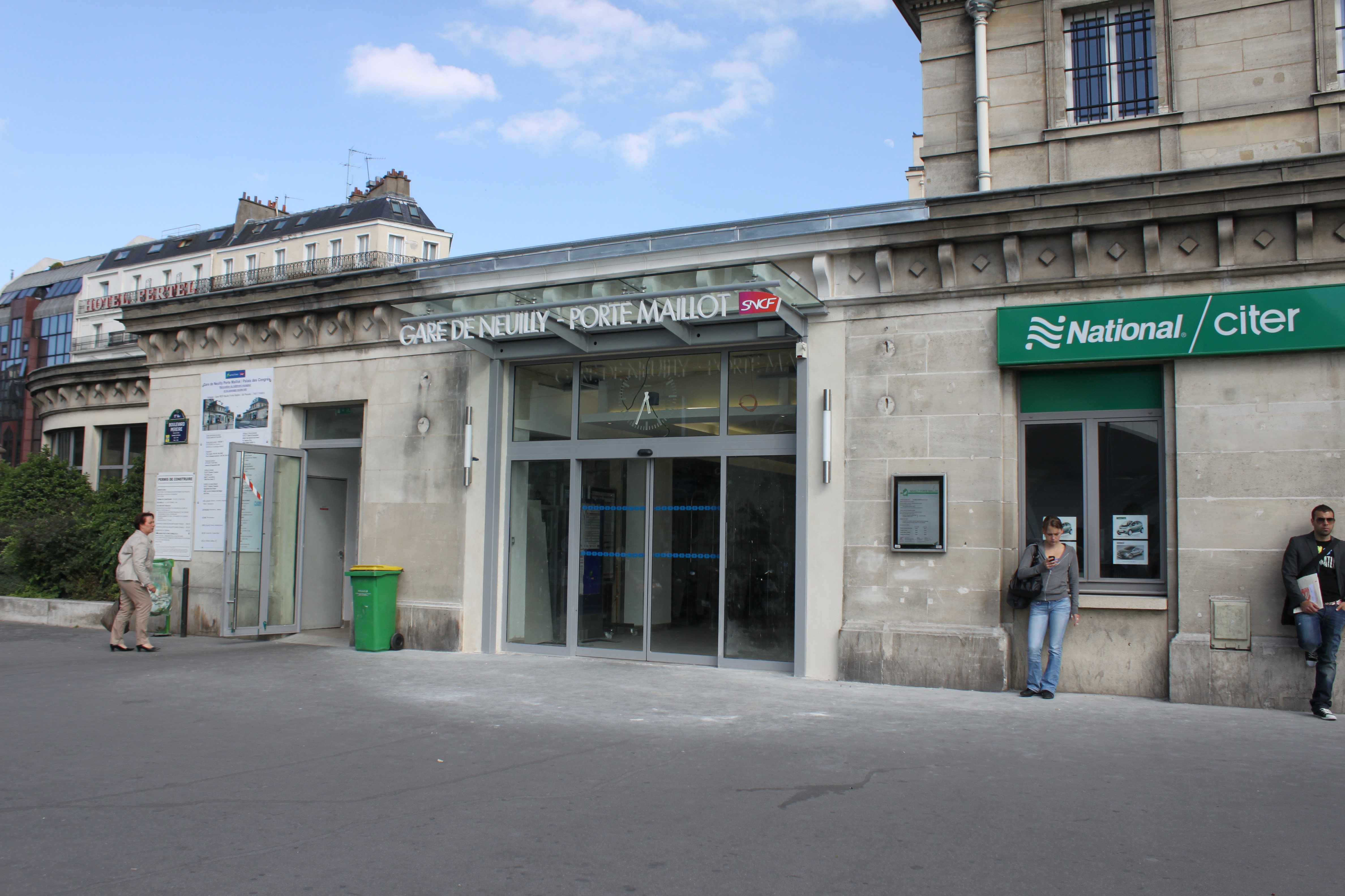 Horloge Huchez pour gare SNCF Photo de la gare SNCF de Neuilly - Porte Maillot avec horloge Huchez